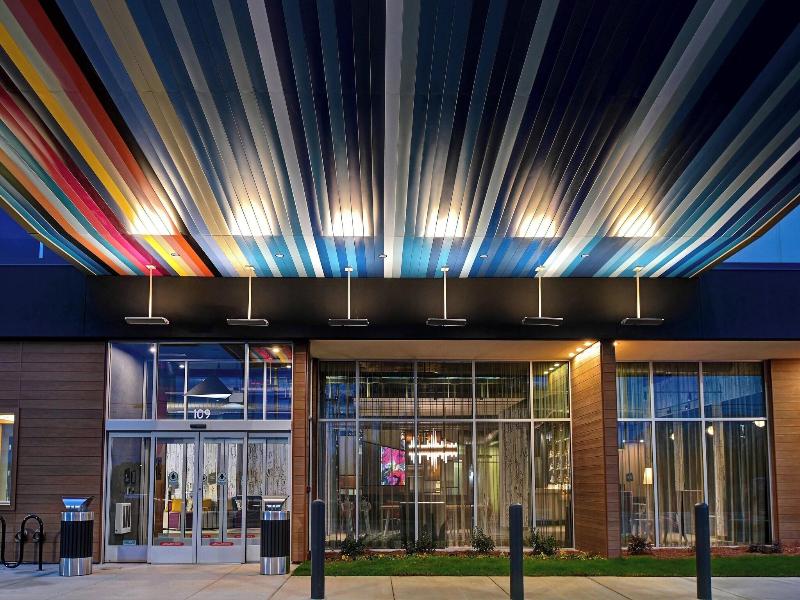Aloft Mooresville image
