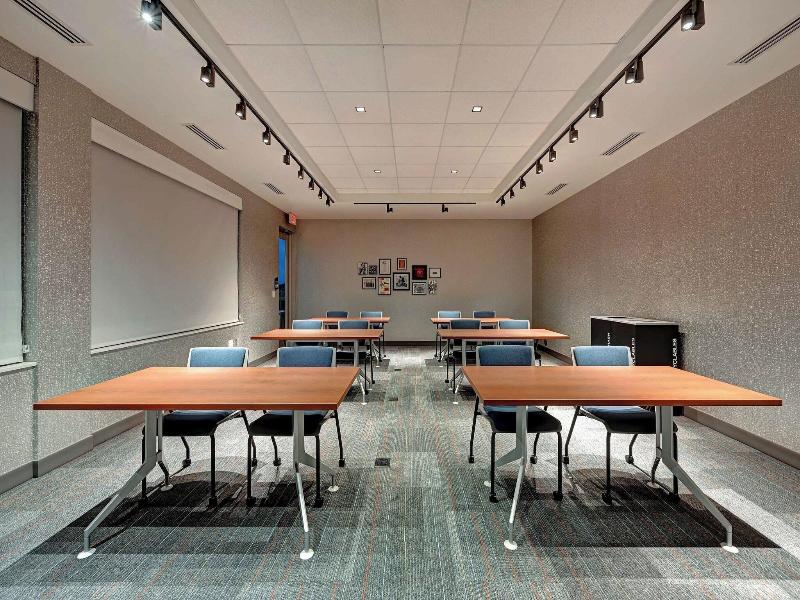 Aloft Mooresville image