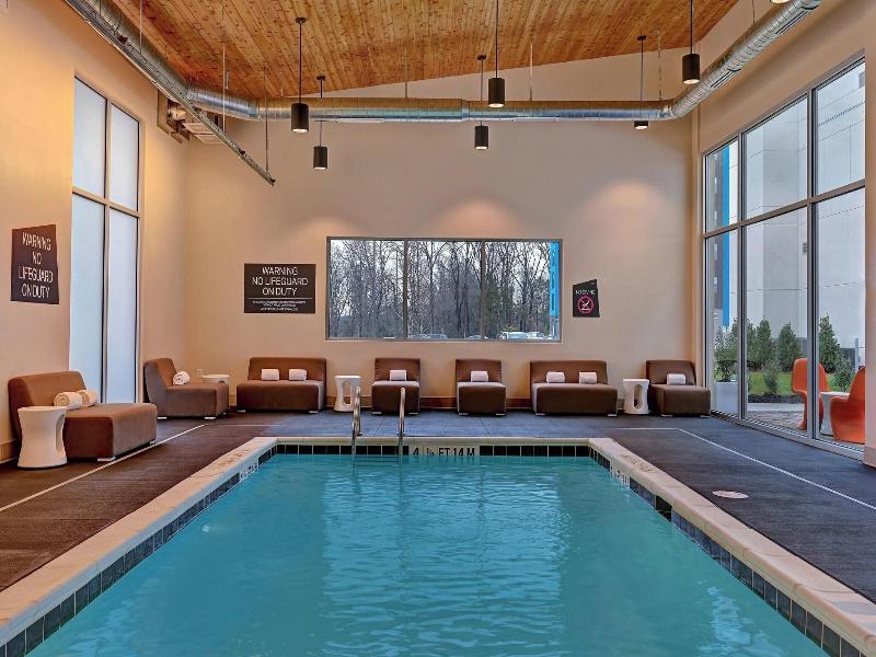 Aloft Mooresville image