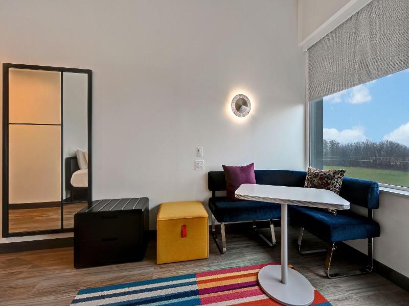 Aloft Mooresville image