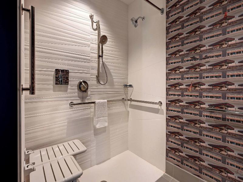 Aloft Mooresville image