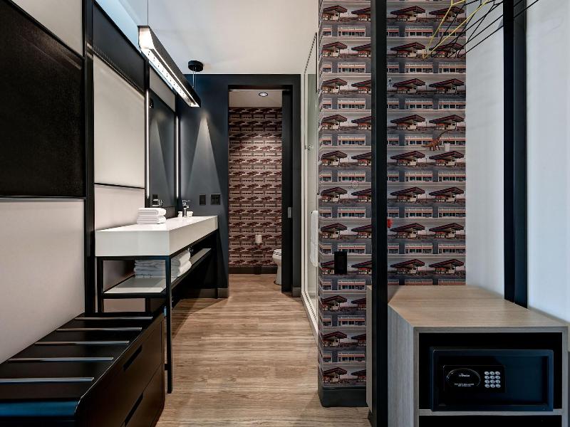 Aloft Mooresville image