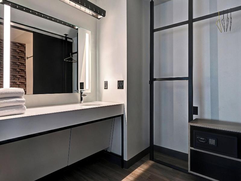 Aloft Mooresville image