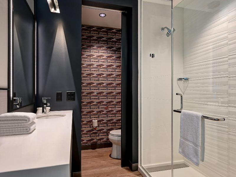 Aloft Mooresville image