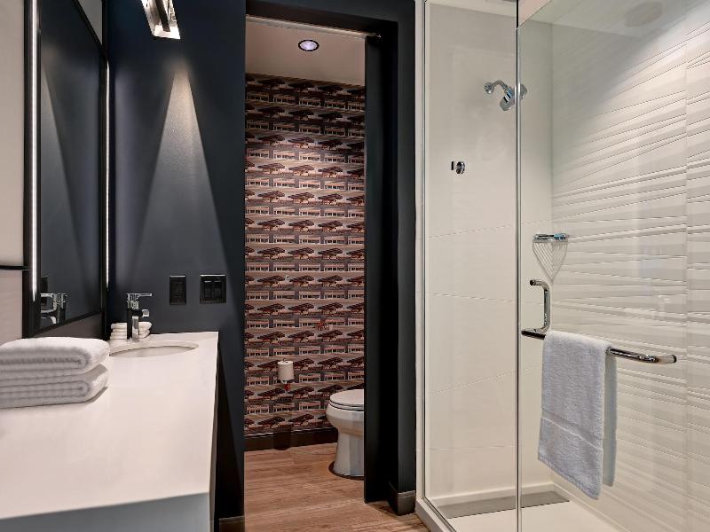 Aloft Mooresville image