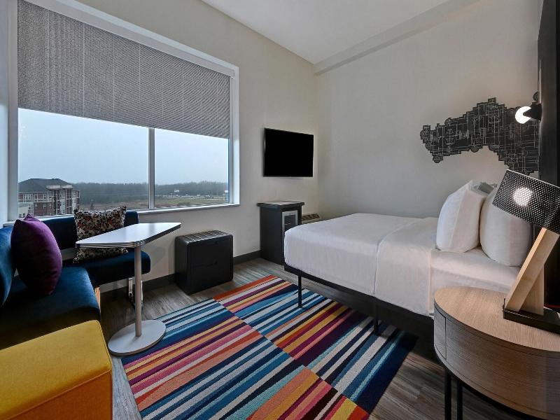 Aloft Mooresville image