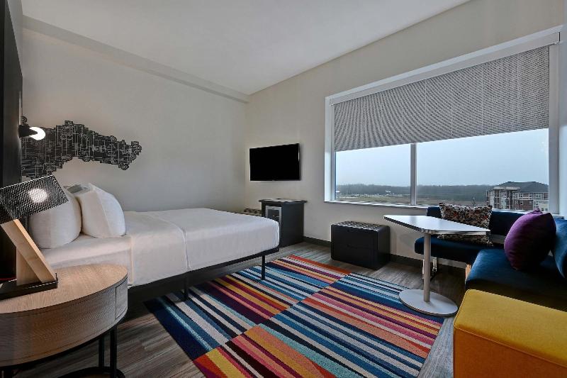 Aloft Mooresville image