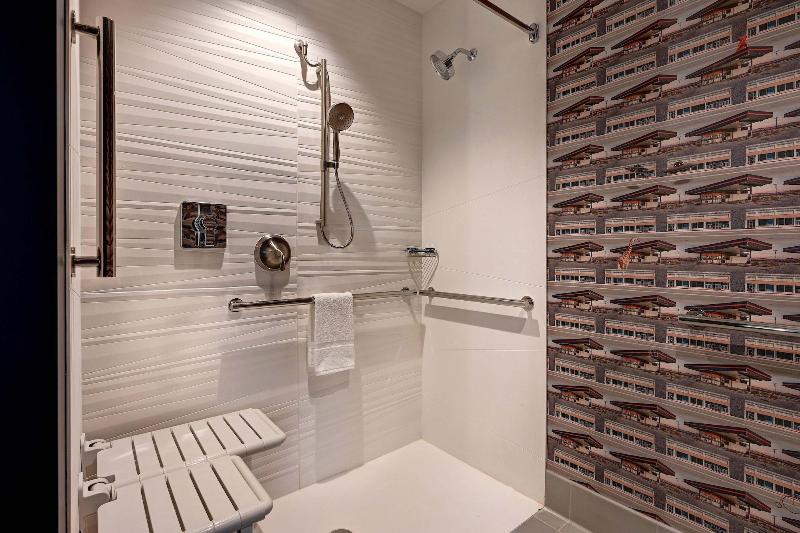 Aloft Mooresville image