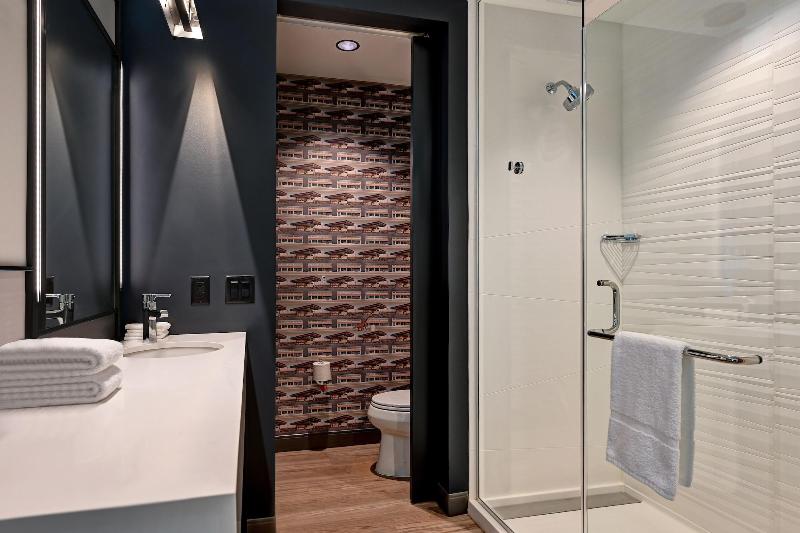 Aloft Mooresville image