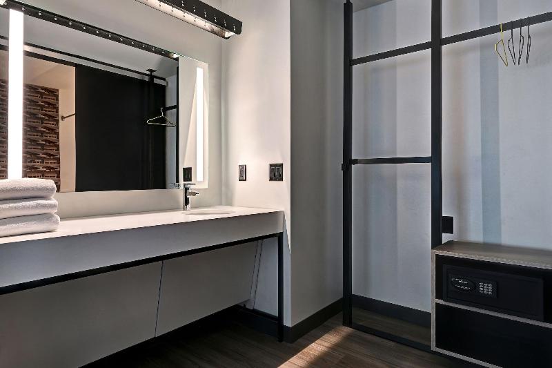 Aloft Mooresville image