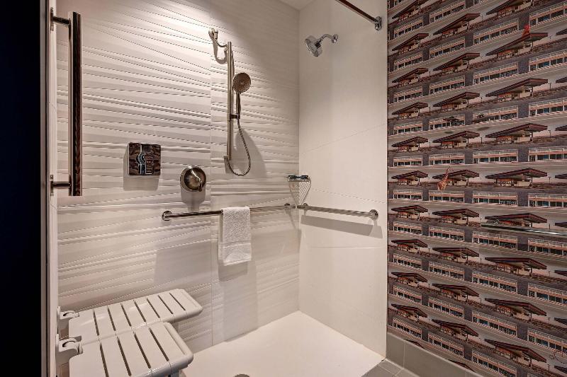 Aloft Mooresville image