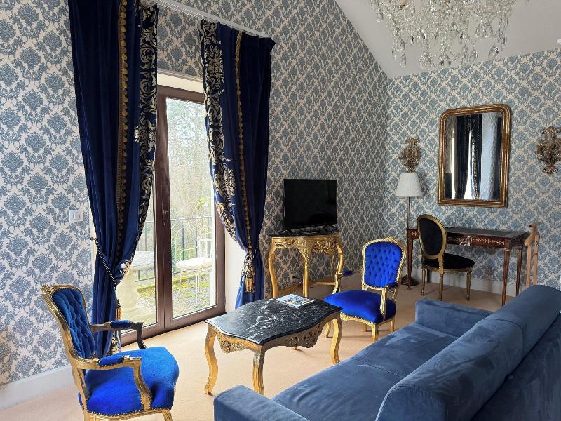 Château Le Prieuré - Younan Collection image