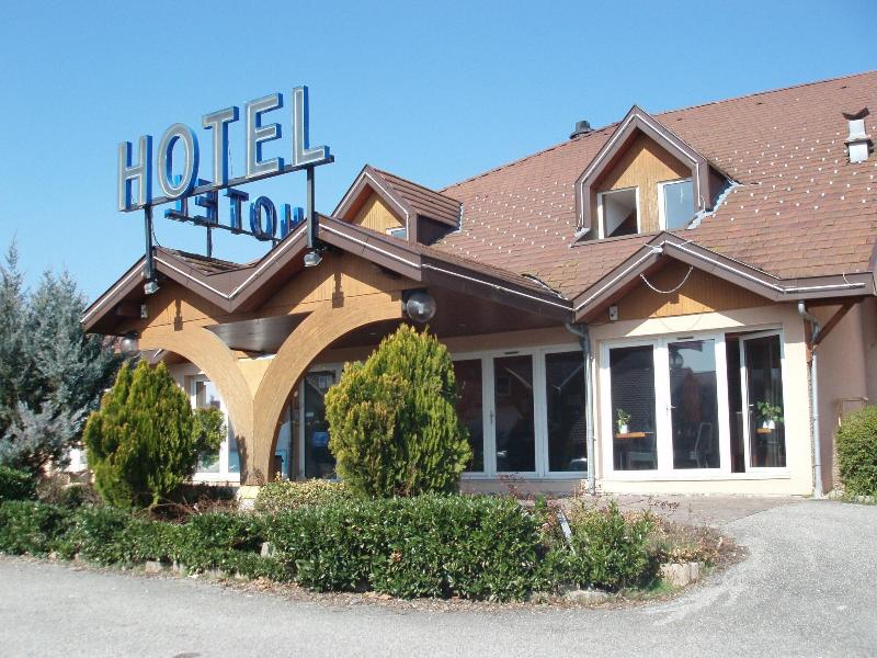 Alpha Hotel