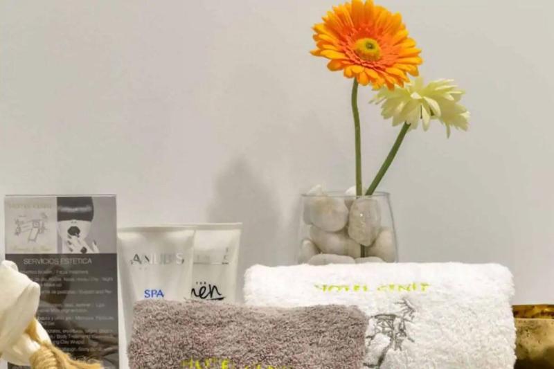 Hotel Cenit & Apts. Sol y Viento image