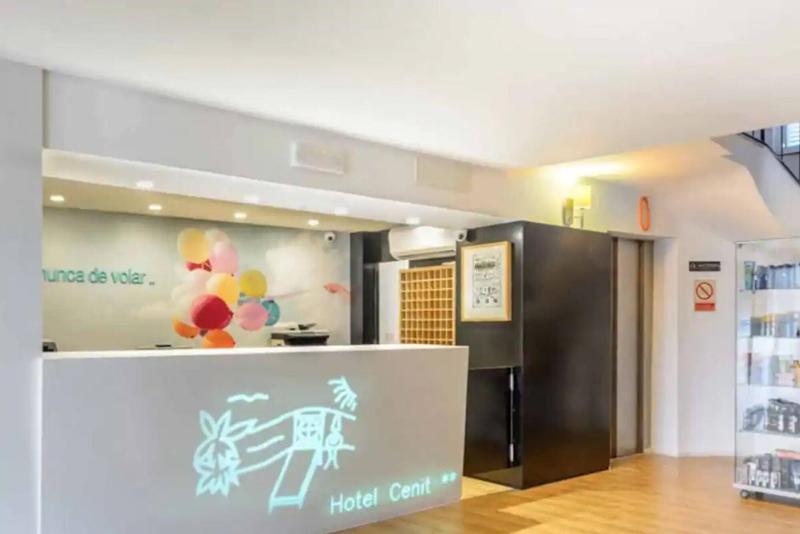 Hotel Cenit & Apts. Sol y Viento image