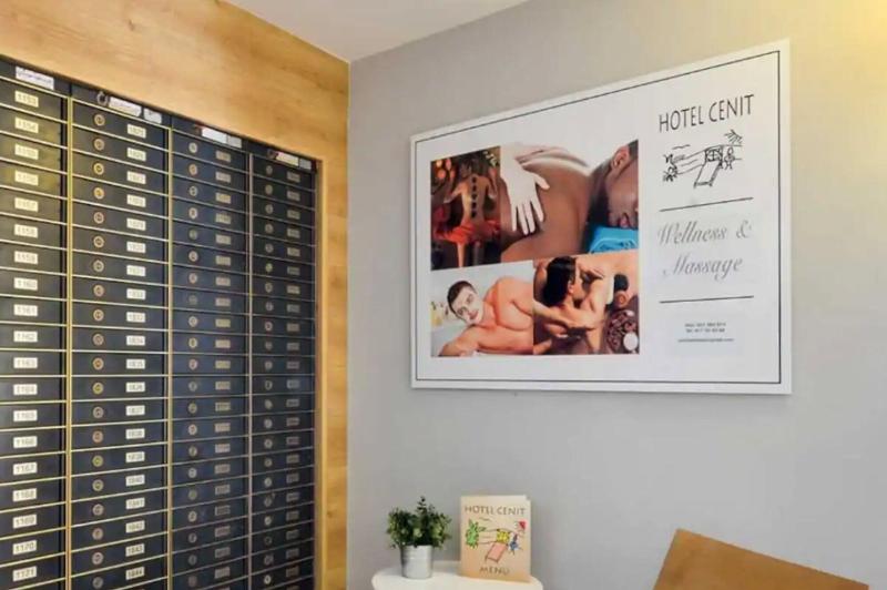 Hotel Cenit & Apts. Sol y Viento image