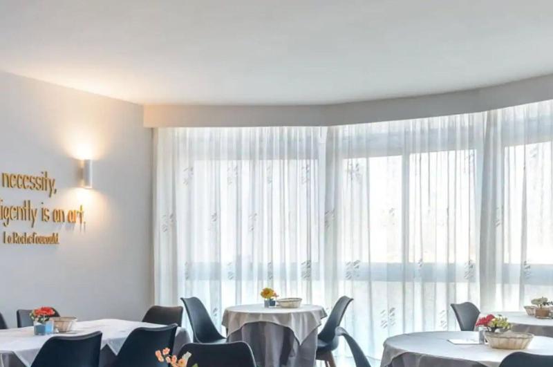 Hotel Cenit & Apts. Sol y Viento image