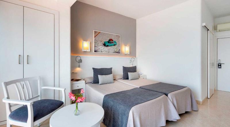 Hotel Cenit & Apts. Sol y Viento image