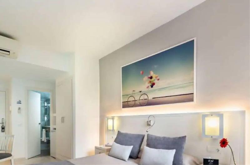 Hotel Cenit & Apts. Sol y Viento image