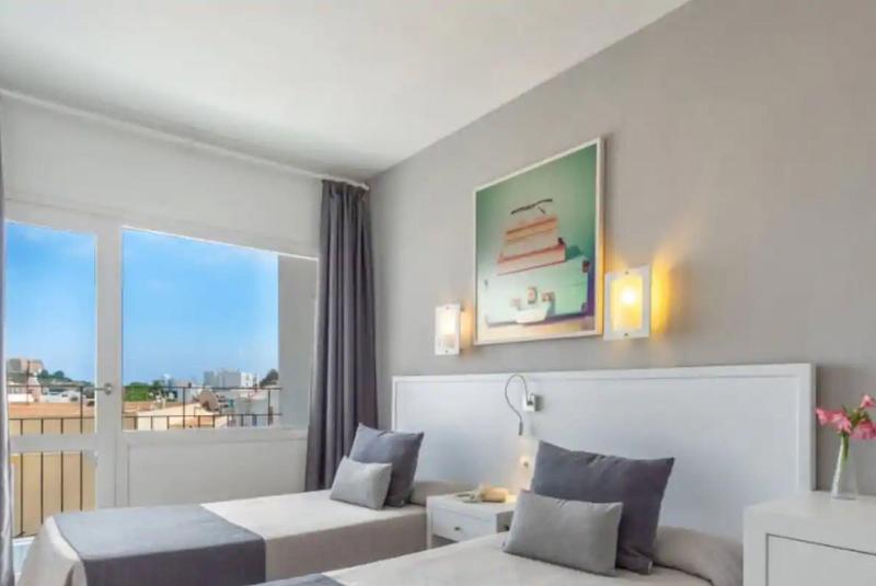 Hotel Cenit & Apts. Sol y Viento image