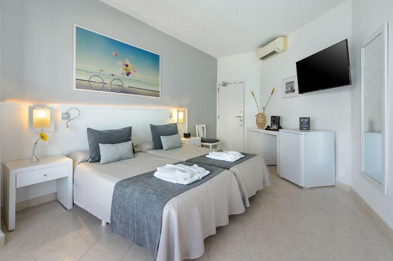 Hotel Cenit & Apts. Sol y Viento image