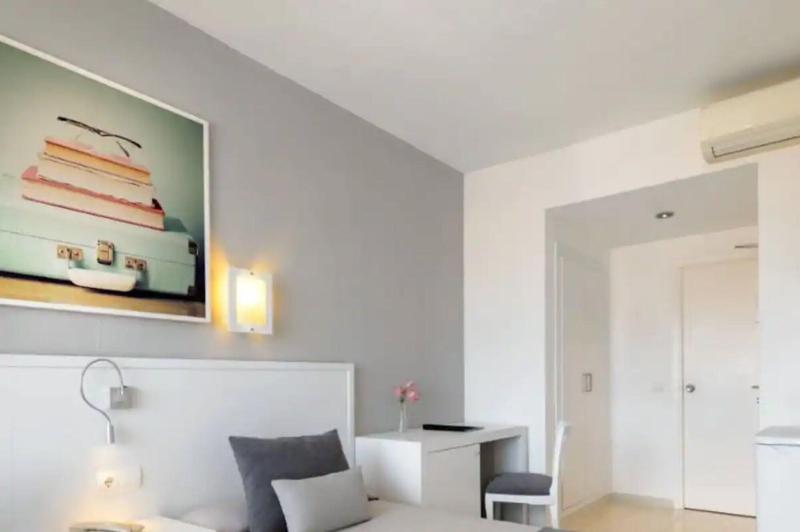 Hotel Cenit & Apts. Sol y Viento image