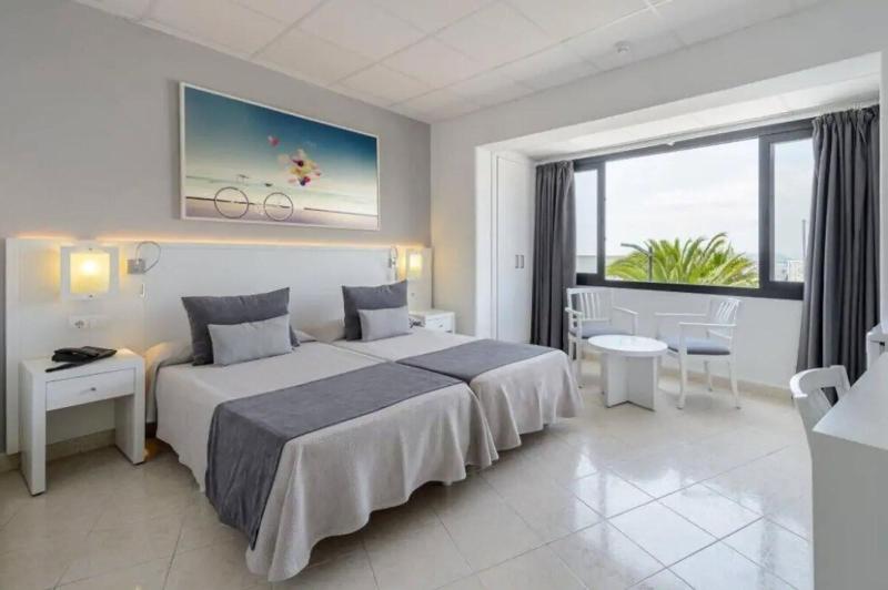 Hotel Cenit & Apts. Sol y Viento image