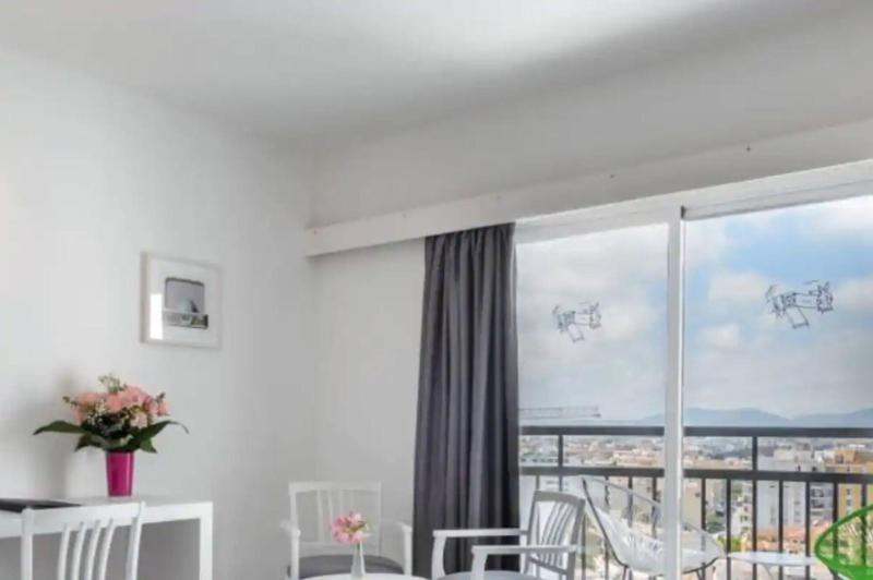 Hotel Cenit & Apts. Sol y Viento image