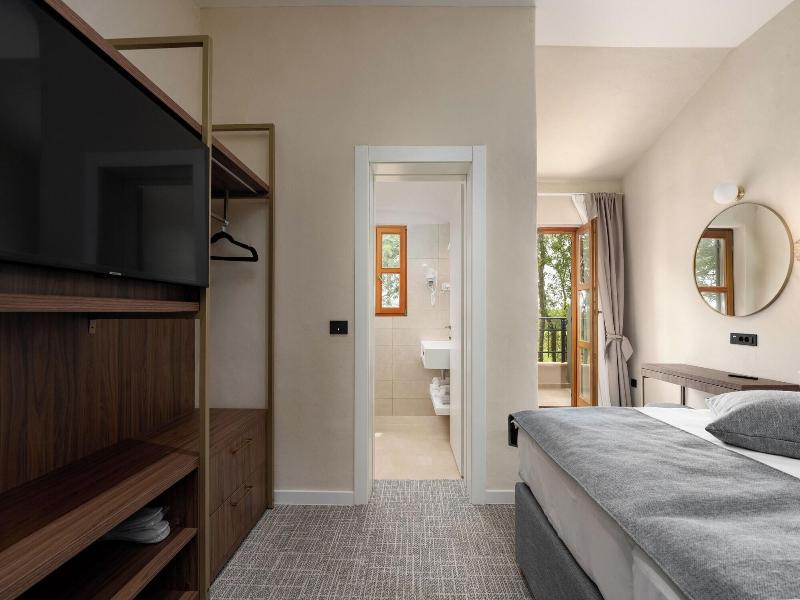 Hotel Filipini image