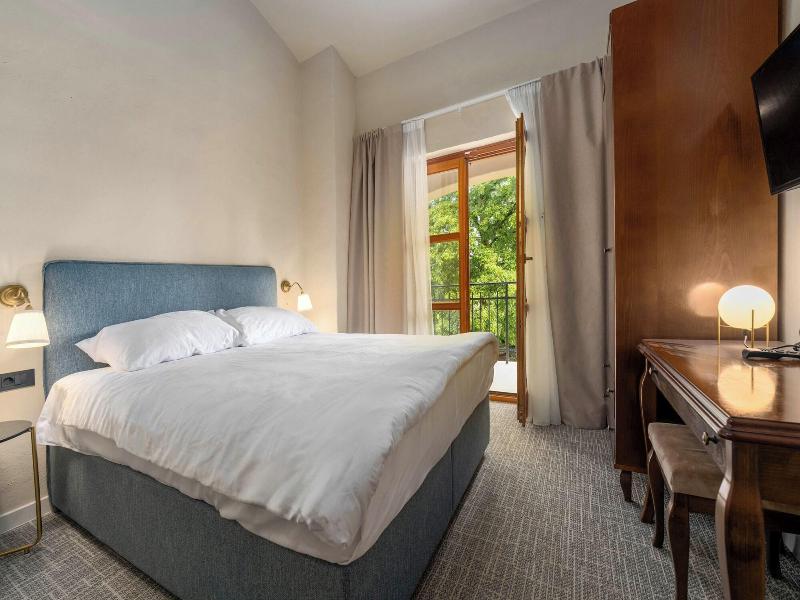 Hotel Filipini image
