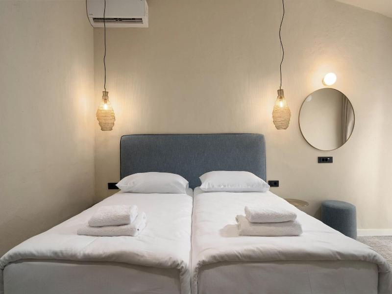 Hotel Filipini image