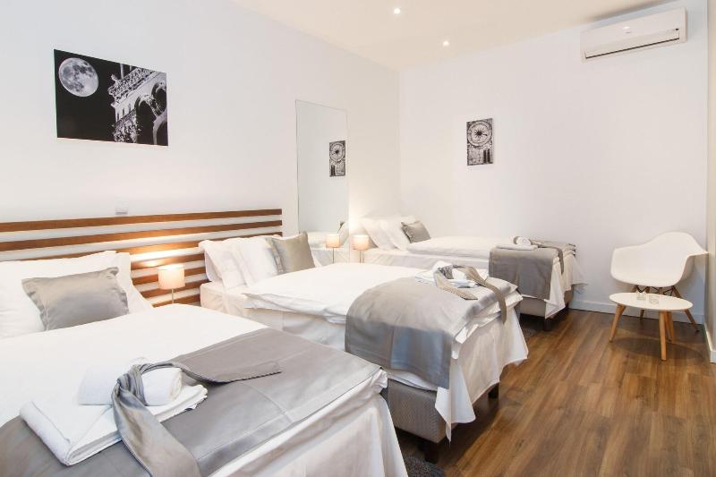 Prima Luxury Rooms image