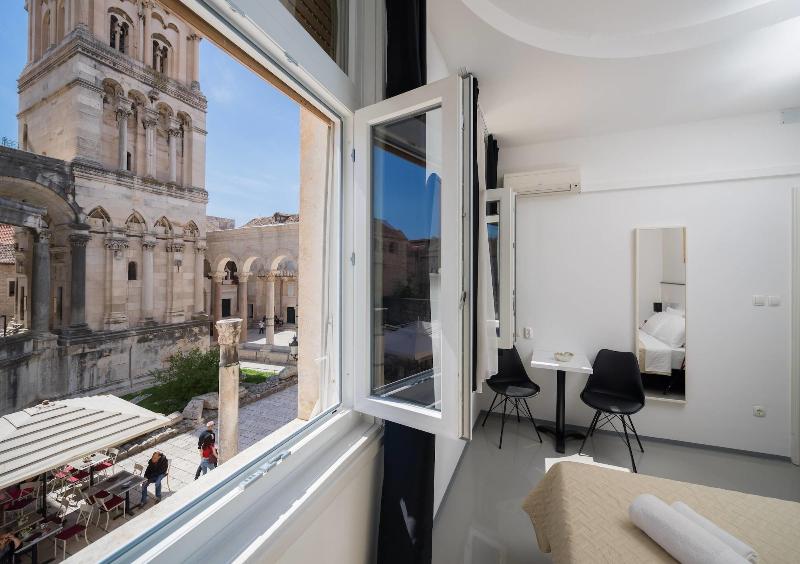 Peristyle Luxury Rooms image