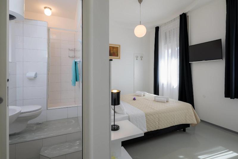 Peristyle Luxury Rooms image