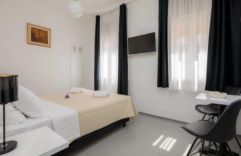 Peristyle Luxury Rooms image
