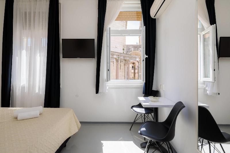 Peristyle Luxury Rooms image