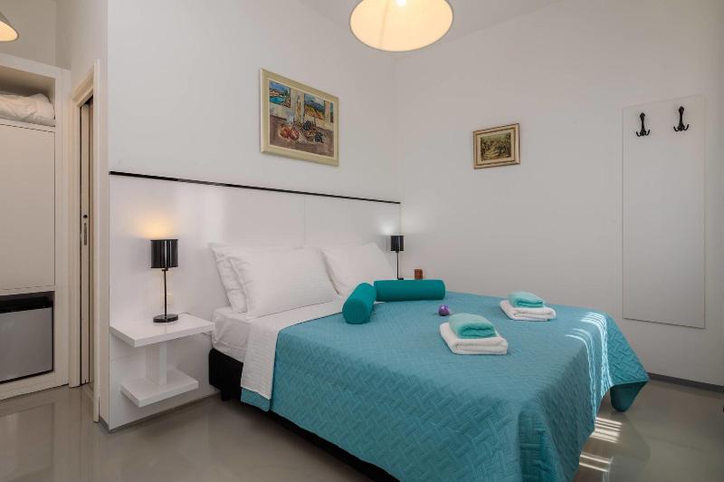 Peristyle Luxury Rooms image