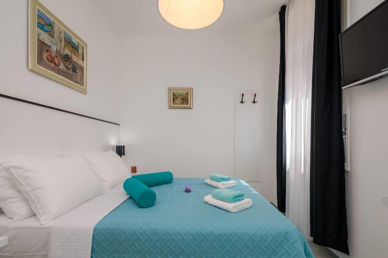 Peristyle Luxury Rooms image