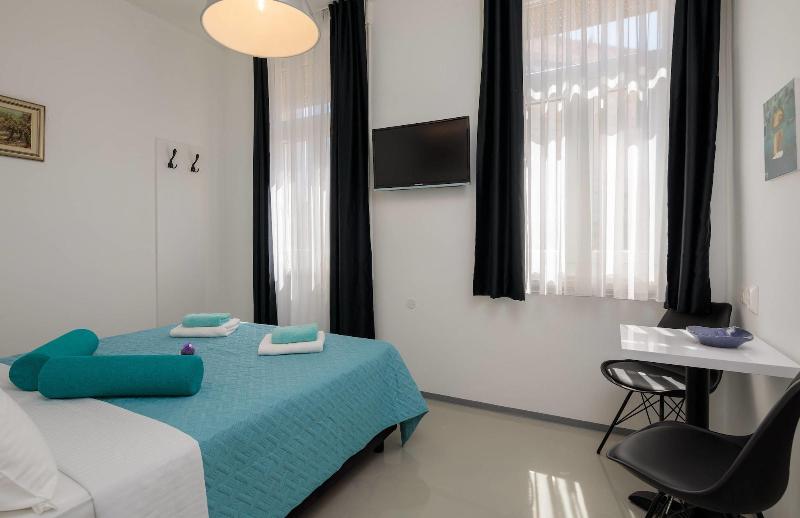 Peristyle Luxury Rooms image