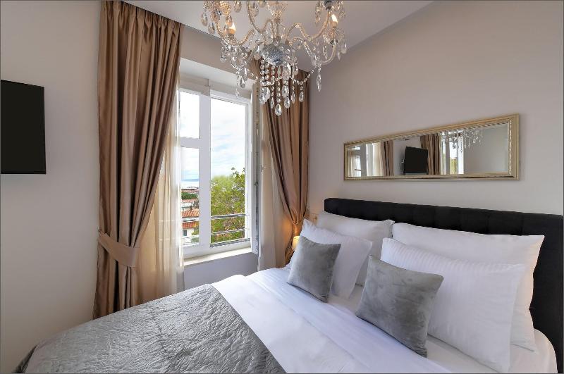 Via Porto Rooms image