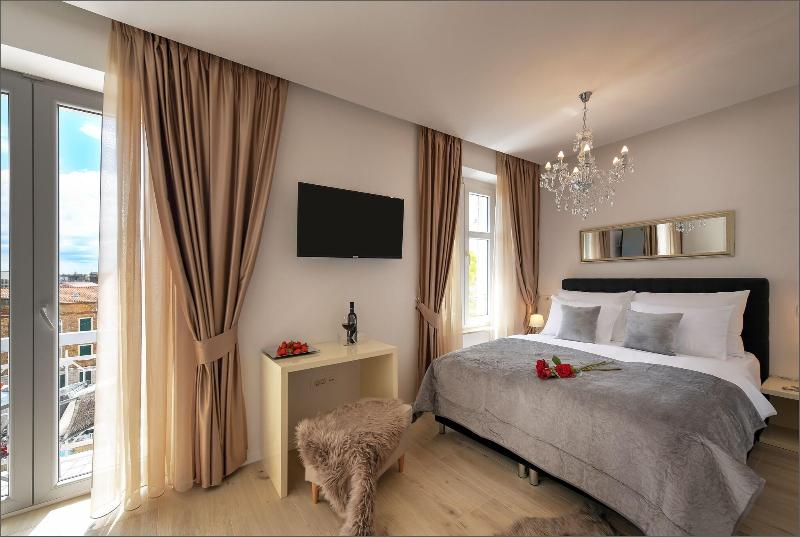 Via Porto Rooms image