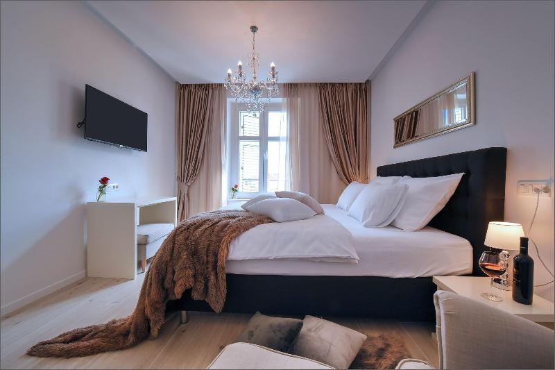 Via Porto Rooms image