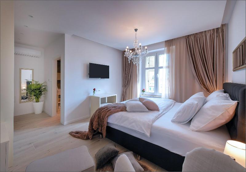 Via Porto Rooms image