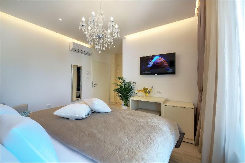 Via Porto Rooms image