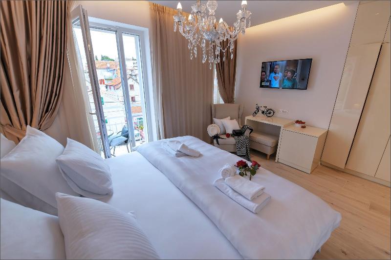 Via Porto Rooms image