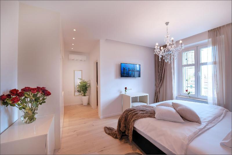Via Porto Rooms image