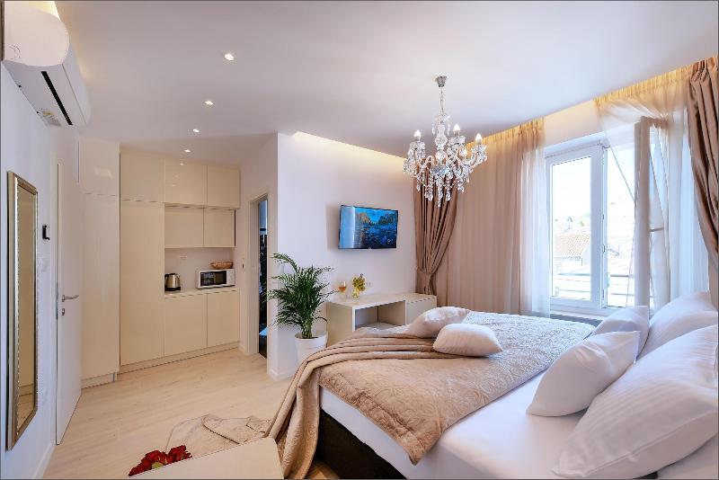 Via Porto Rooms image