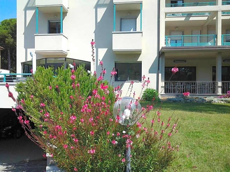 Hotel Flora image