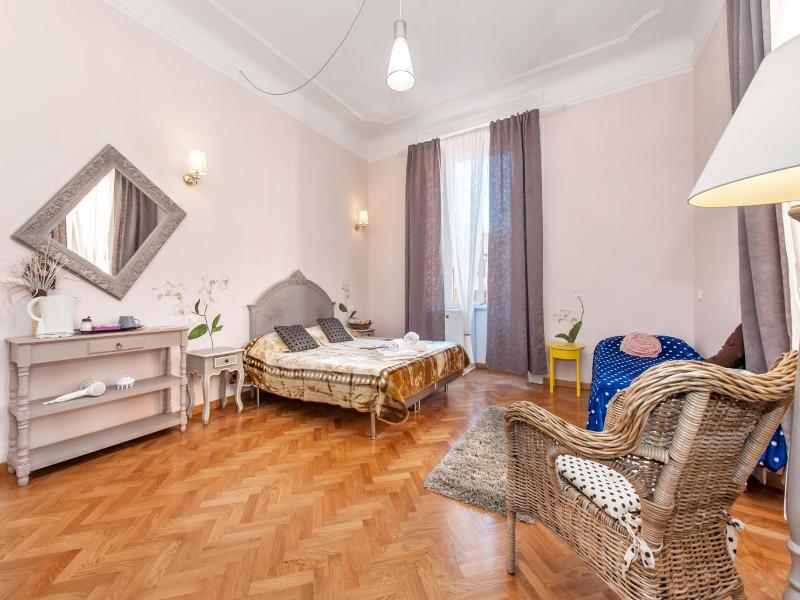 Il Sesto Suites Central image