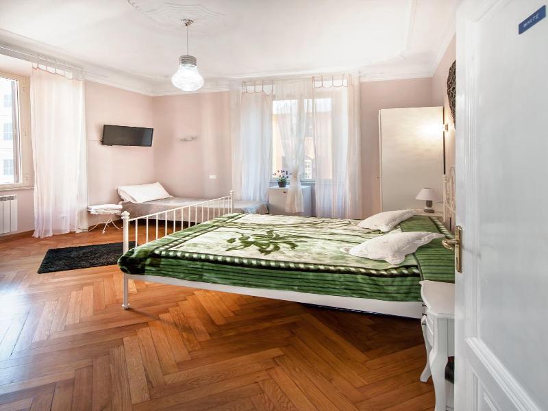 Il Sesto Suites Central image